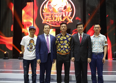 飛天鷹集團(tuán)董事長吳耀軍與廣東衛(wèi)視總監(jiān)余得通共同出席廣東衛(wèi)視巜足球火》首播儀式！