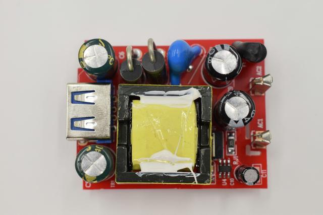 電源適配器小型化的秘密——飛天鷹科技